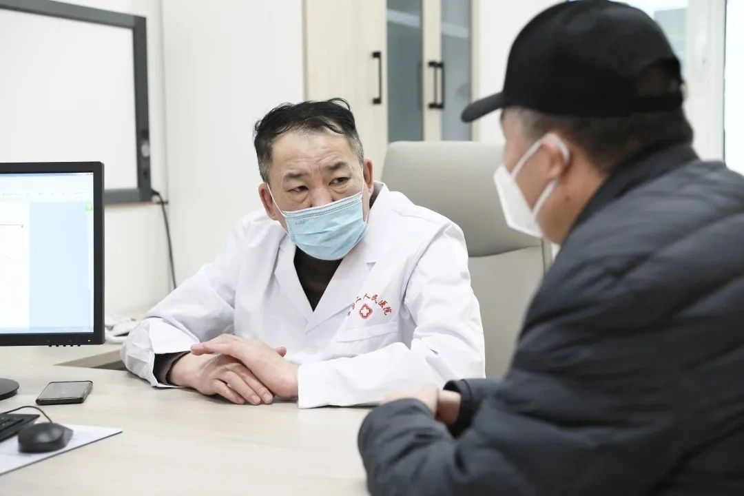 患者如潮，就診場面火爆！市二院著名專家診區(qū)百余位專家陸續(xù)來院出診(圖4)